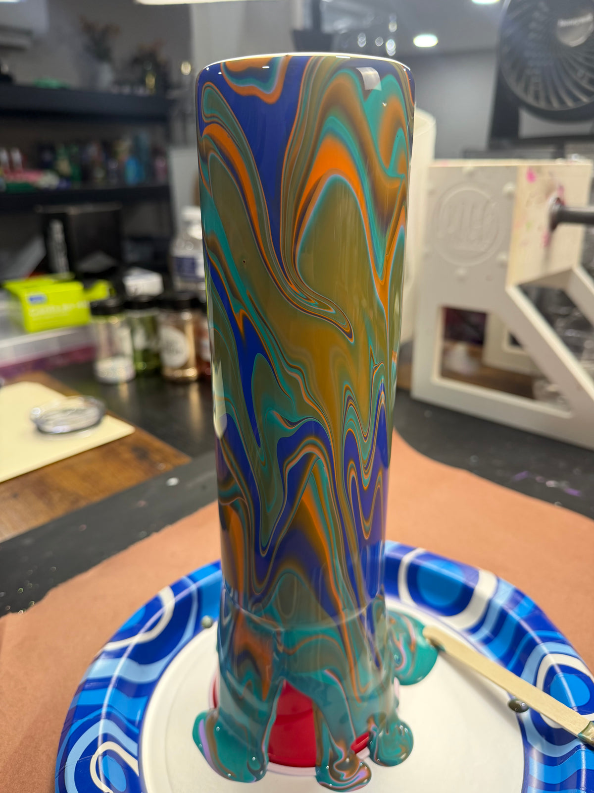 Live paint pour cup